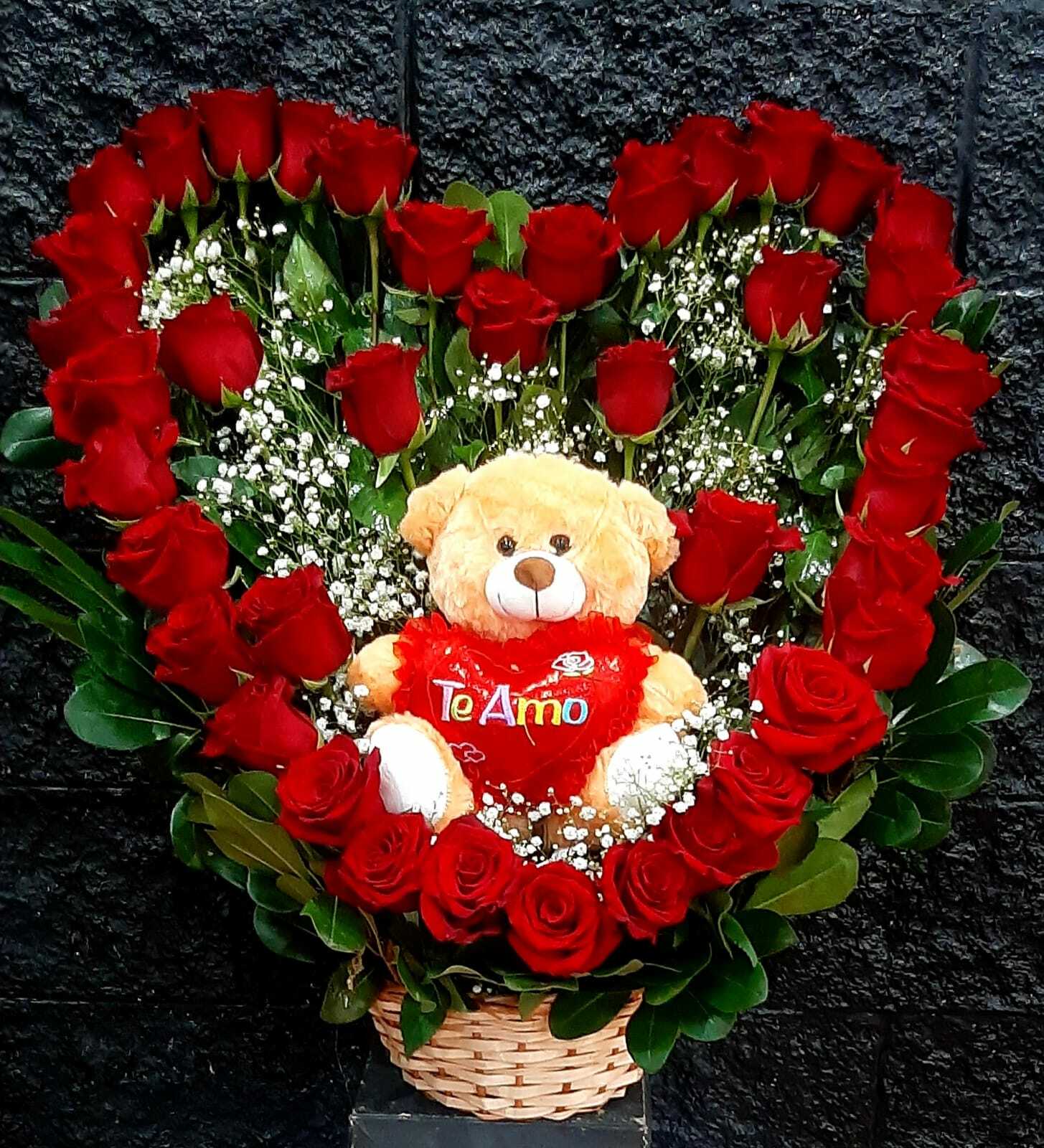 Foto de Corazon San Valentin en canasta con Peluche 